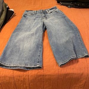 Wide leg cropped jeans